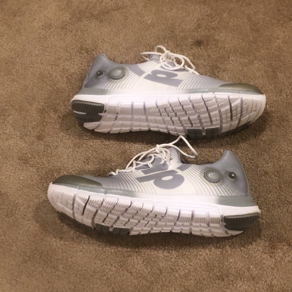 Reebok Women's Z-Pump Fusion Running Shoe - Picture 9 of 11